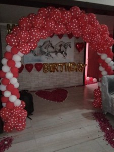 Romantic balloon Decorators in Delhi