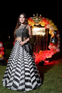 hire-anchor-emcee-anamika-for-events-delhi-gurugram-noida-1