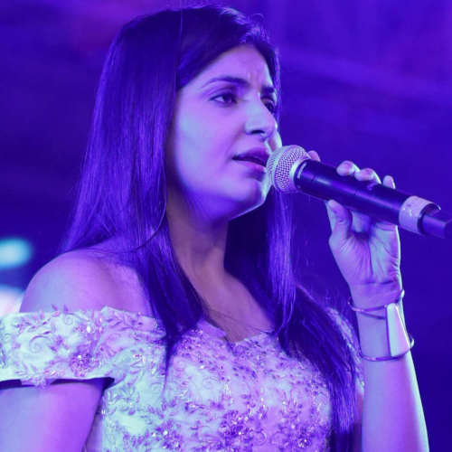hire-singer-saloni-thakkar-for-events-1